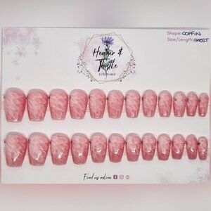 Heather & Thistle Luxe Press-On Nails - Pink Daisies - Short Coffin